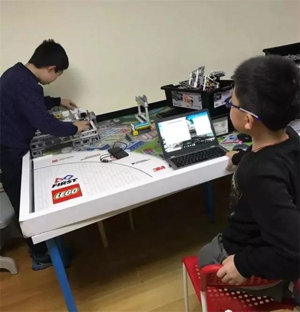 達(dá)內(nèi)童程童美202018年FLL工程挑戰(zhàn)賽集訓(xùn)火熱進(jìn)行中！