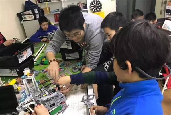 達(dá)內(nèi)童程童美202018年FLL工程挑戰(zhàn)賽集訓(xùn)火熱進(jìn)行中！