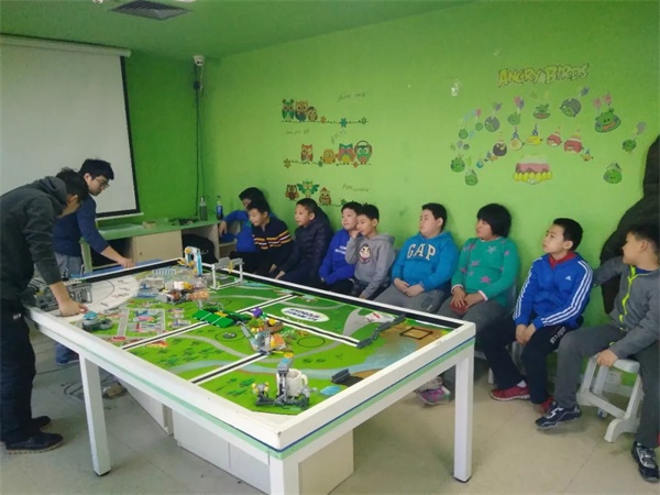 達(dá)內(nèi)童程童美202018年FLL工程挑戰(zhàn)賽集訓(xùn)火熱進(jìn)行中！