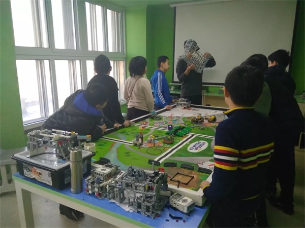 達(dá)內(nèi)童程童美202018年FLL工程挑戰(zhàn)賽集訓(xùn)火熱進(jìn)行中！