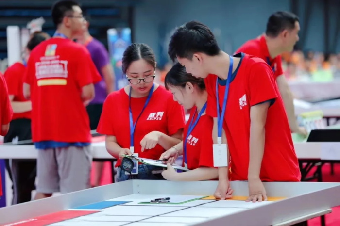 【W(wǎng)RO達(dá)內(nèi)賽】全國(guó)機(jī)器人小達(dá)人齊聚清華，規(guī)模創(chuàng)童程童美歷史之最！