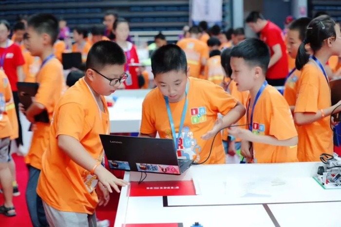 【W(wǎng)RO達(dá)內(nèi)賽】全國(guó)機(jī)器人小達(dá)人齊聚清華，規(guī)模創(chuàng)童程童美歷史之最！