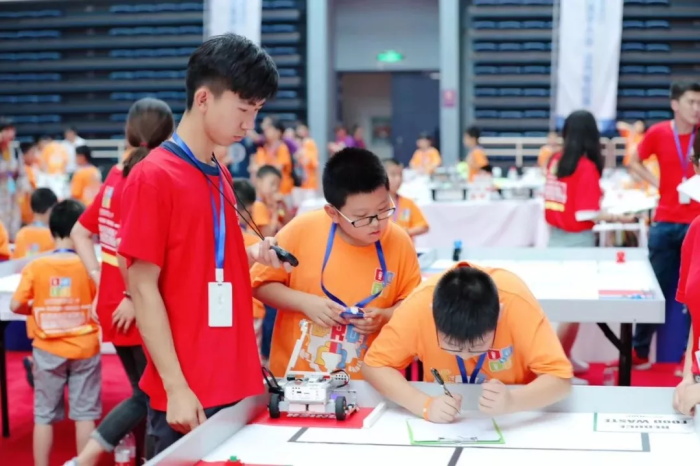 【W(wǎng)RO達(dá)內(nèi)賽】全國(guó)機(jī)器人小達(dá)人齊聚清華，規(guī)模創(chuàng)童程童美歷史之最！