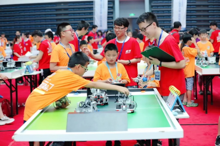 【W(wǎng)RO達(dá)內(nèi)賽】全國(guó)機(jī)器人小達(dá)人齊聚清華，規(guī)模創(chuàng)童程童美歷史之最！