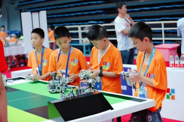 【W(wǎng)RO達(dá)內(nèi)賽】全國(guó)機(jī)器人小達(dá)人齊聚清華，規(guī)模創(chuàng)童程童美歷史之最！