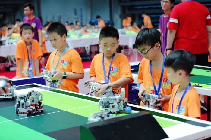 【W(wǎng)RO達(dá)內(nèi)賽】全國(guó)機(jī)器人小達(dá)人齊聚清華，規(guī)模創(chuàng)童程童美歷史之最！