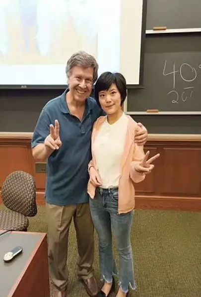 世界做課堂，旅途見成長(zhǎng)——研學(xué)營(yíng)金牌領(lǐng)隊(duì)董娜老師帶隊(duì)分享