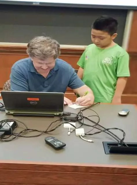 世界做課堂，旅途見成長(zhǎng)——研學(xué)營(yíng)金牌領(lǐng)隊(duì)董娜老師帶隊(duì)分享