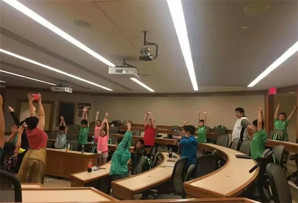 世界做課堂，旅途見成長(zhǎng)——研學(xué)營(yíng)金牌領(lǐng)隊(duì)董娜老師帶隊(duì)分享