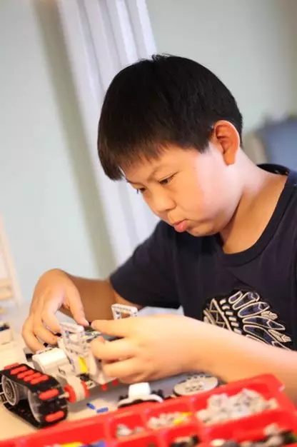 大咖描繪的人工智能場(chǎng)景下，看童程童美學(xué)員如何占得先機(jī)