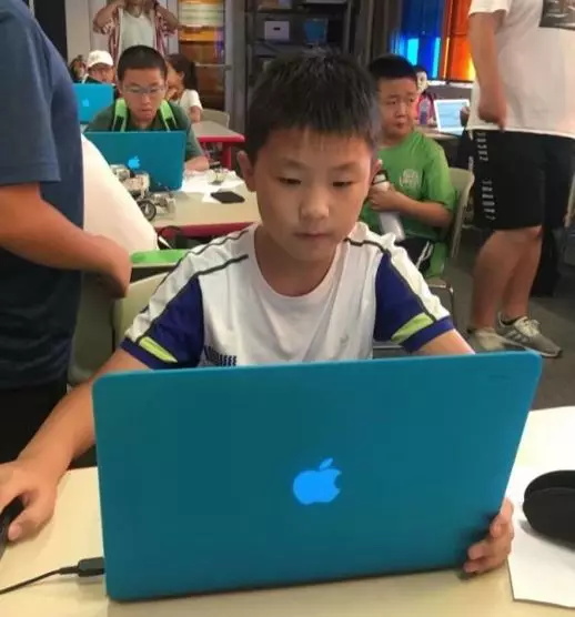 青春無畏，逐夢萬里行——研學營金牌領(lǐng)隊李非凡老師帶隊分享