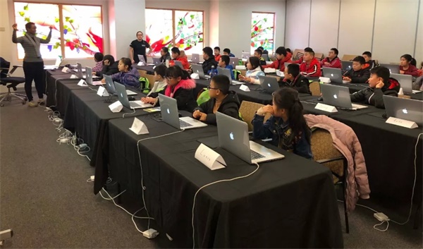 在世界頂級(jí)名校斯坦福大學(xué)學(xué)編程，讓孩子走在國(guó)際教育的前沿