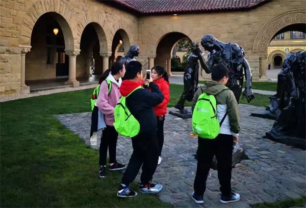 在世界頂級(jí)名校斯坦福大學(xué)學(xué)編程，讓孩子走在國(guó)際教育的前沿