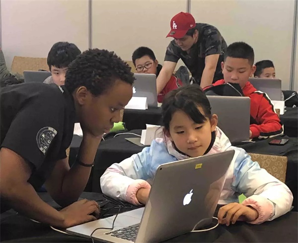 在世界頂級(jí)名校斯坦福大學(xué)學(xué)編程，讓孩子走在國(guó)際教育的前沿