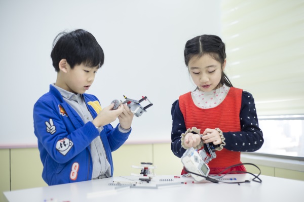 學(xué)機(jī)器人編程有什么用，少兒機(jī)器人編程好學(xué)嗎？