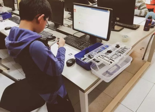 機(jī)器人教育怎么樣，孩子學(xué)了會(huì)有哪些變化？