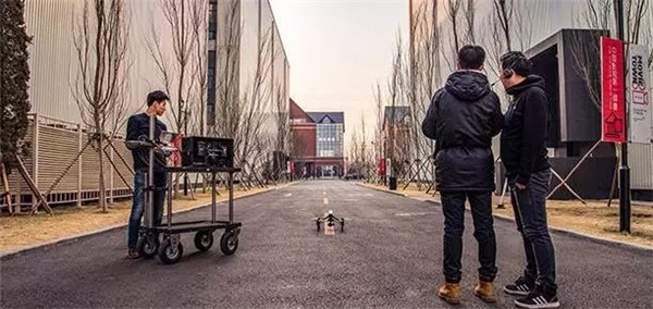 這個暑假，來童程童美，用無人機(jī)創(chuàng)作人生的第一部微電影吧！