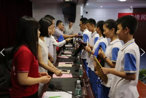 童程童美深入重慶貧困縣，捐贈百萬助力編程教育發(fā)展！