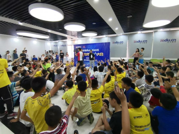 走向勝利，202顆明日之星云集童程童美RoboRAVE國(guó)際大賽暑期特訓(xùn)營(yíng)！
