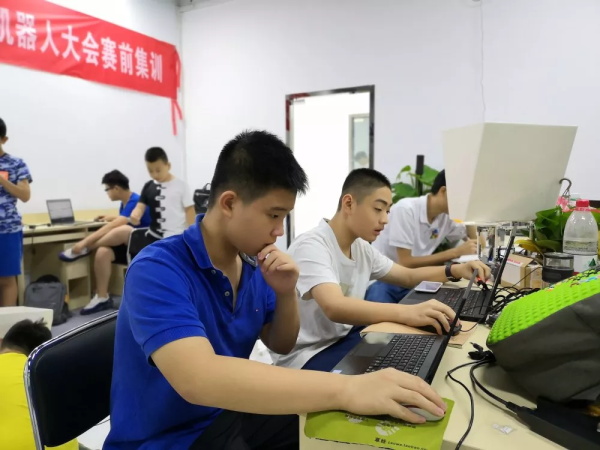 走向勝利，202顆明日之星云集童程童美RoboRAVE國(guó)際大賽暑期特訓(xùn)營(yíng)！