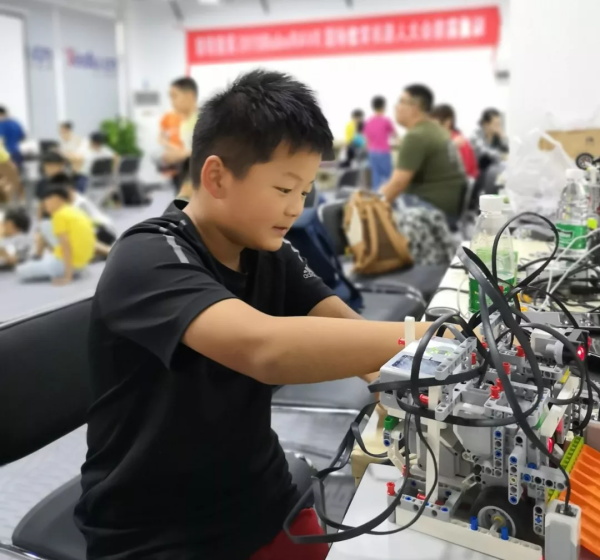 走向勝利，202顆明日之星云集童程童美RoboRAVE國(guó)際大賽暑期特訓(xùn)營(yíng)！