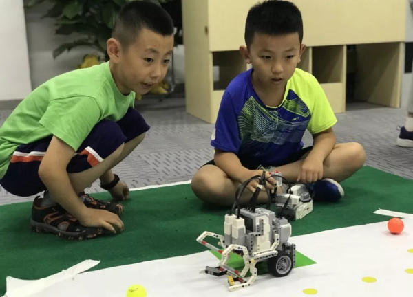 走向勝利，202顆明日之星云集童程童美RoboRAVE國(guó)際大賽暑期特訓(xùn)營(yíng)！