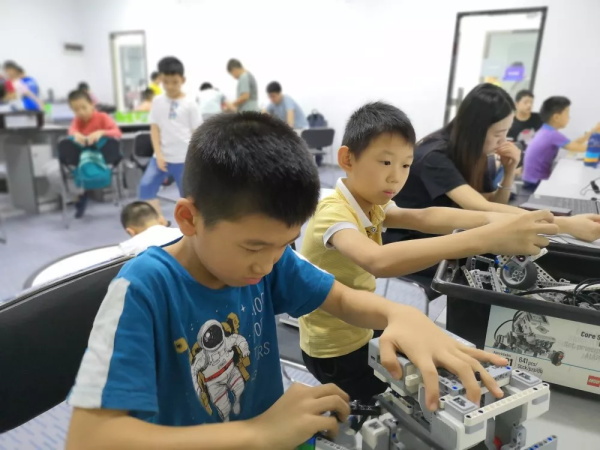 走向勝利，202顆明日之星云集童程童美RoboRAVE國(guó)際大賽暑期特訓(xùn)營(yíng)！