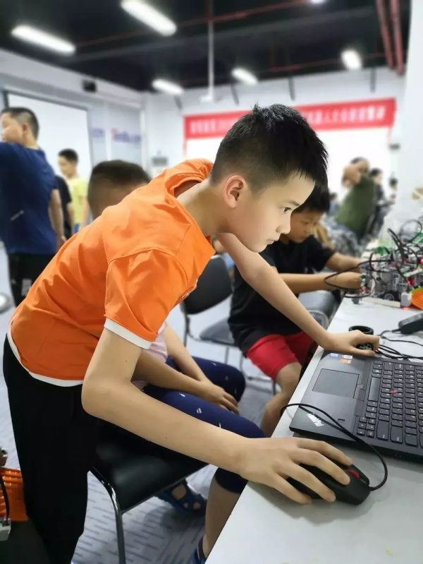 超燃！勇奪三冠，為國爭光，童程童美問鼎2019RoboRAVE世界總決賽！