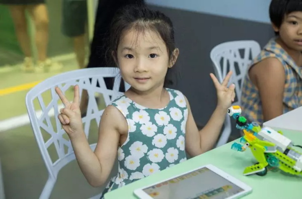 “媽媽?zhuān)矣X(jué)得編程比王者榮耀好玩多了！”