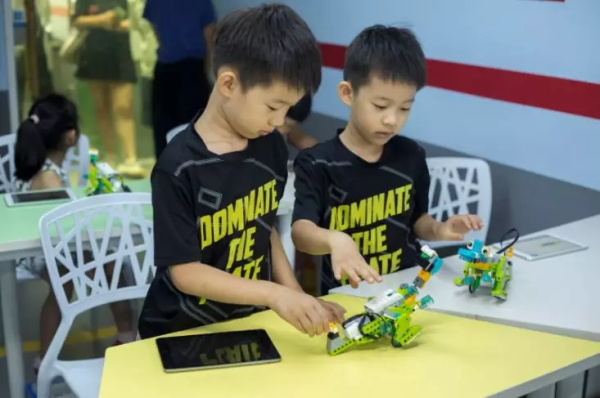 “媽媽?zhuān)矣X(jué)得編程比王者榮耀好玩多了！”