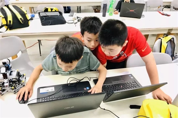 跨國交流，童程童美學員登上中國駐洛杉磯總領館官網(wǎng)頭條！