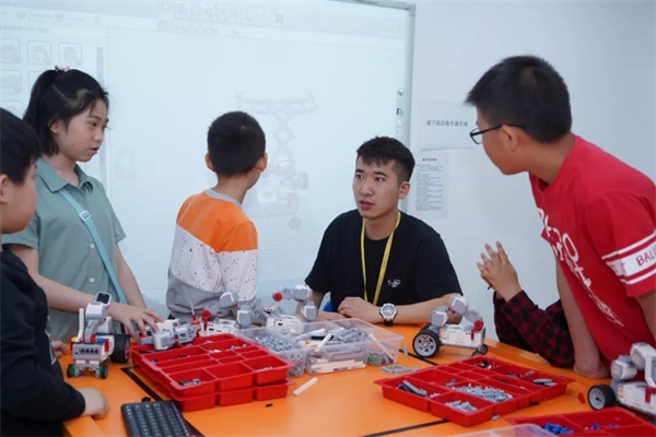 2019世界機(jī)器人大會(huì)隆重開幕，智能機(jī)器人教育成亮點(diǎn)！