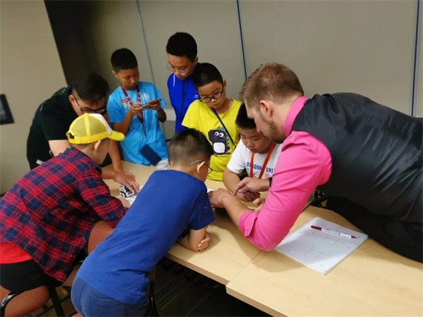 走出國門，擁抱未來！童程童美2020年寒假國際高端編程研學(xué)營報名開啟！