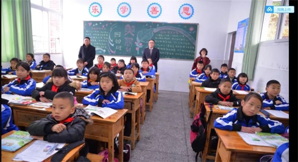 公益助學(xué)，點(diǎn)亮夢(mèng)想！童程童美用實(shí)際行動(dòng)推動(dòng)中國少兒編程教育發(fā)展 